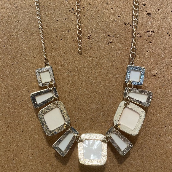 Light Peach Statement Necklace - Picture 3 of 6